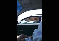 فلفل جوان را مخلوط کرده و پاهای او را در مقابل او گسترش برنامه پورن اندروید داد
